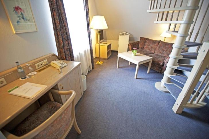 Hotel Hirsch Леонберг Екстериор снимка