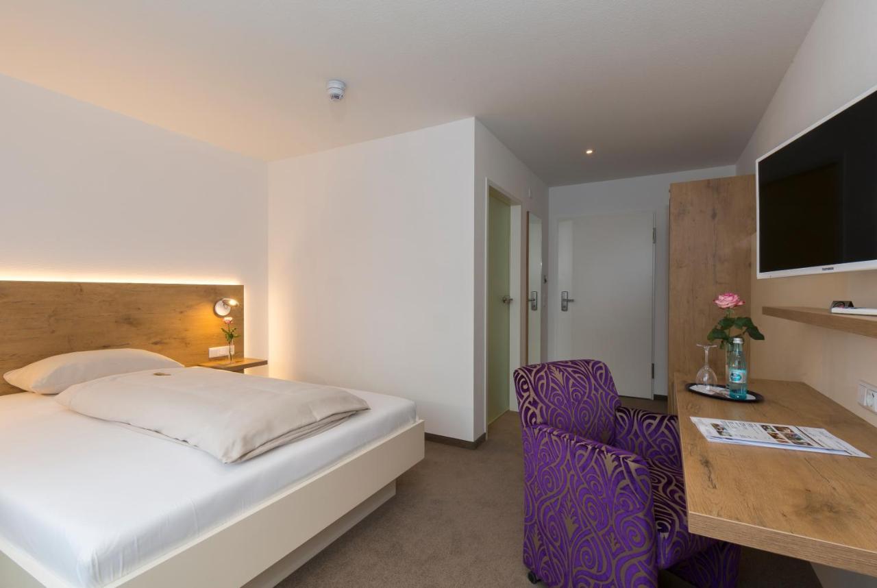 Hotel Hirsch Леонберг Екстериор снимка