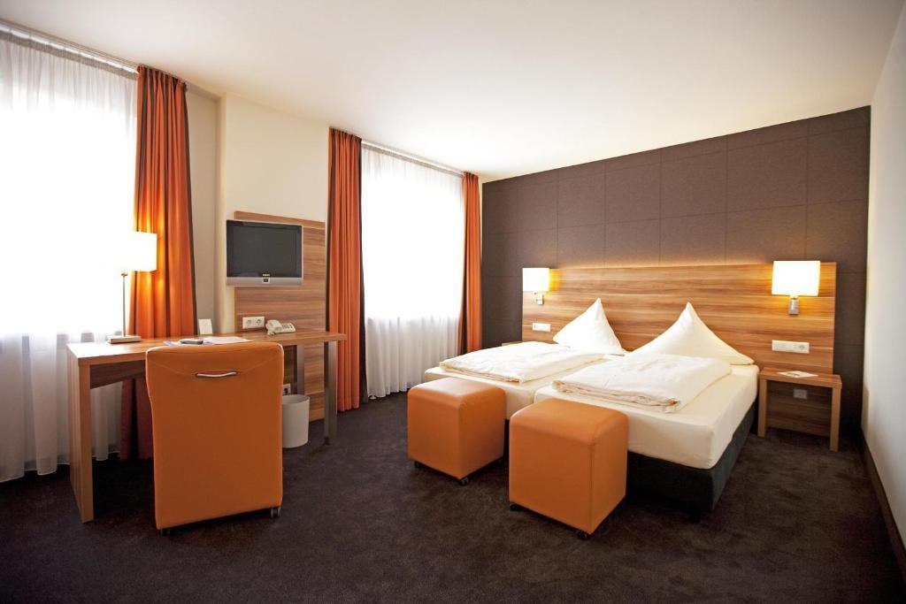 Hotel Hirsch Леонберг Стая снимка