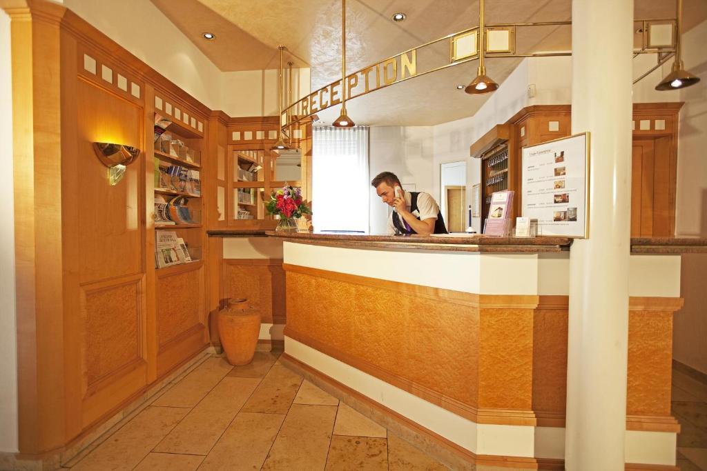 Hotel Hirsch Леонберг Екстериор снимка