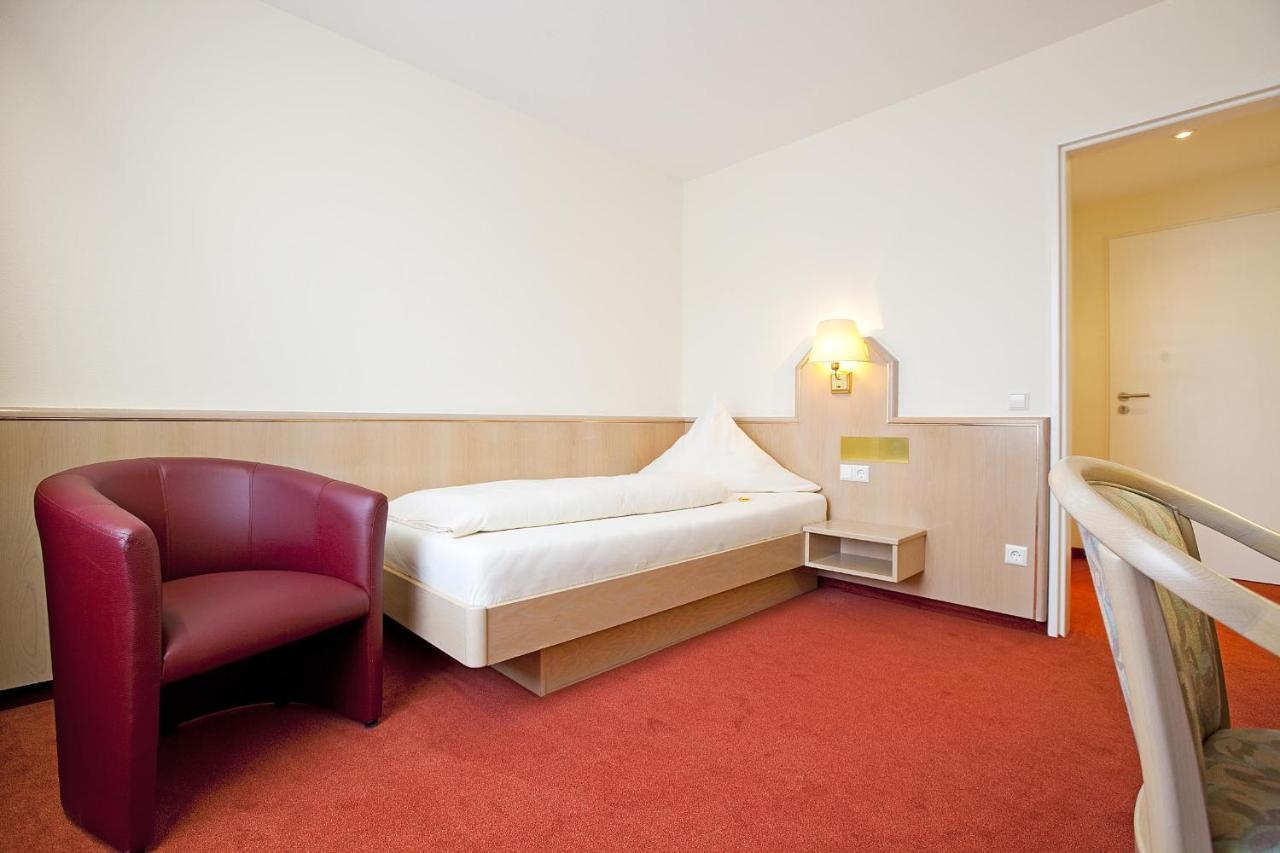 Hotel Hirsch Леонберг Стая снимка