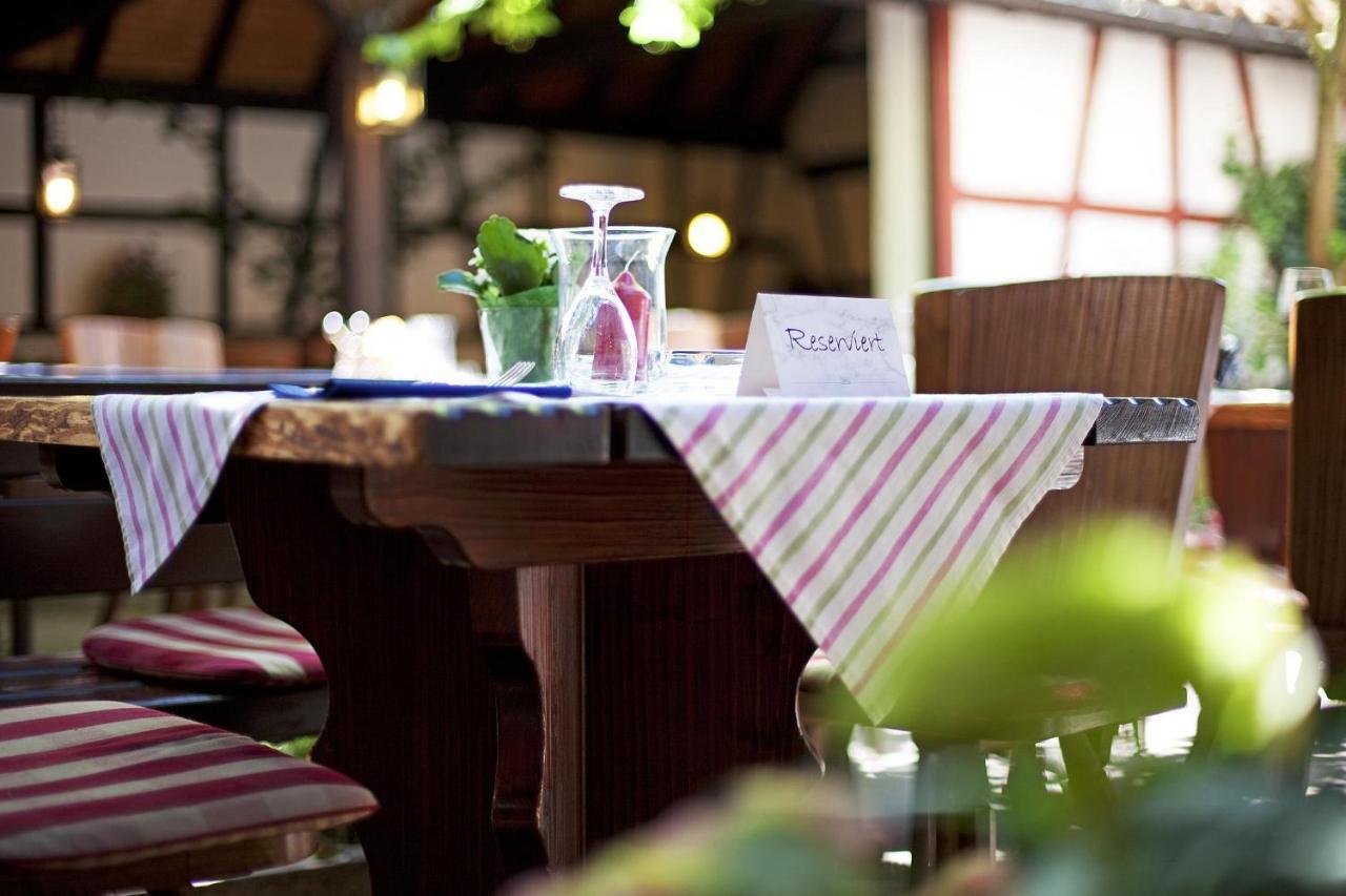 Hotel Hirsch Леонберг Екстериор снимка